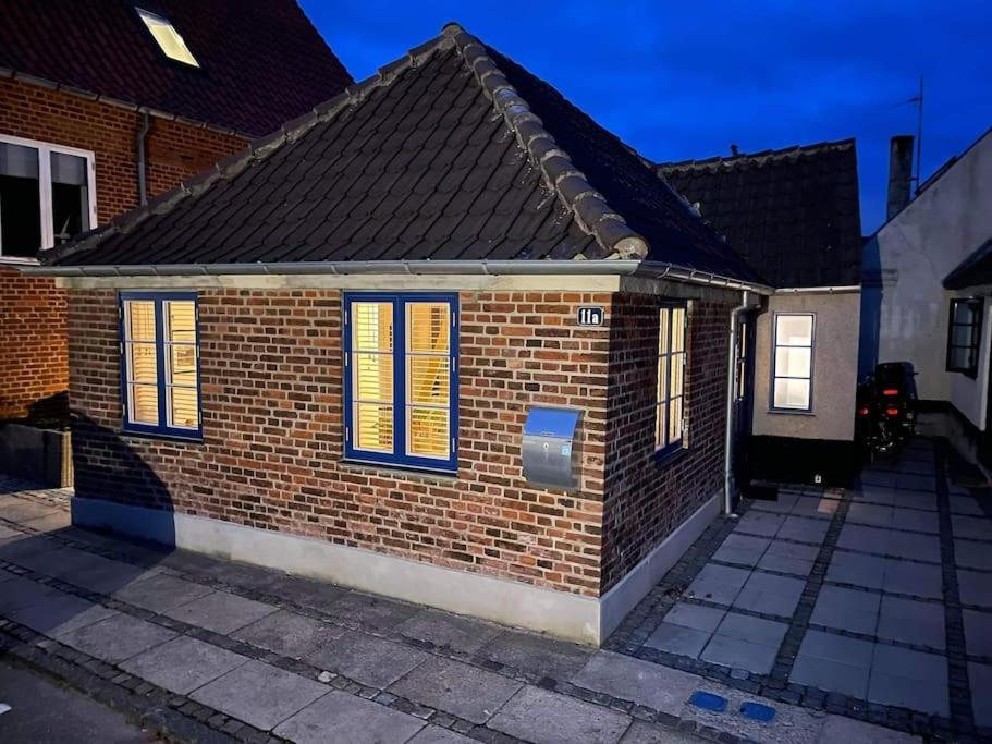 Hyggeligt Lille Byhus Lige Mellem Havnen Og Bytorv Ringkøbing Extérieur photo